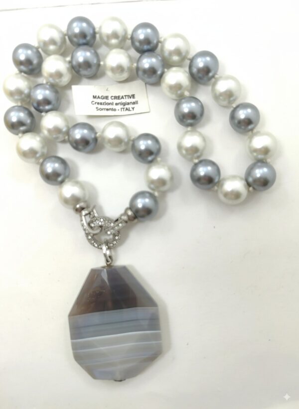 Collana di Perle con Ciondolo in Agata a Fasce - immagine 3