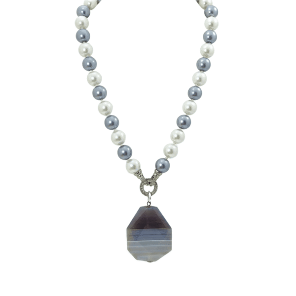 Collana di Perle con Ciondolo in Agata a Fasce