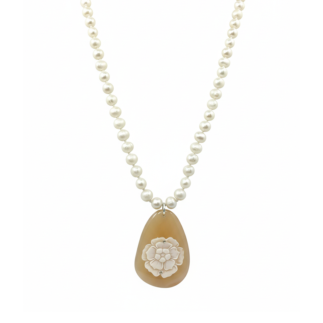 Collana di Perle Barocche con Ciondolo Onice e Cammeo