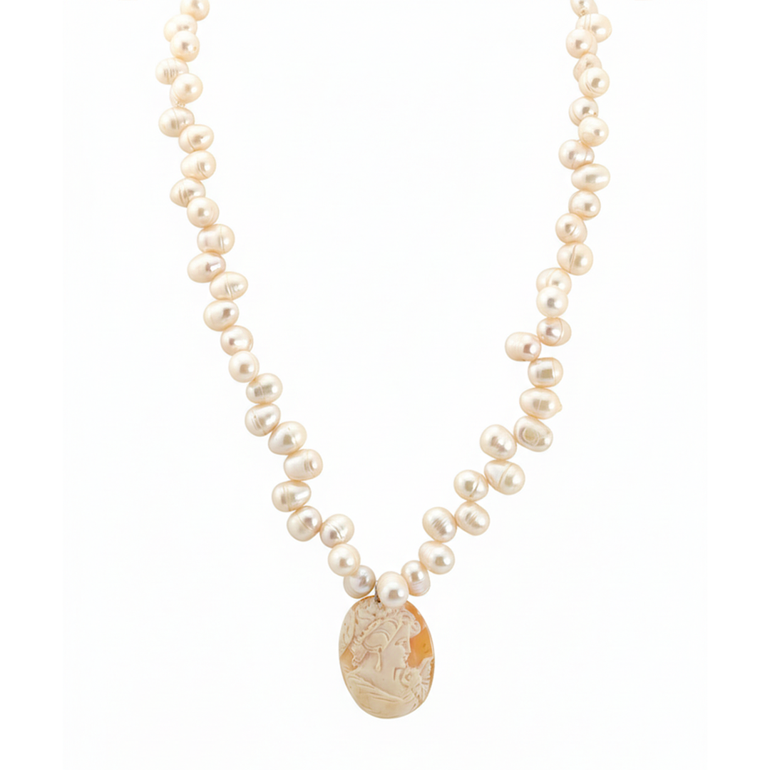 Collana Regina con Perle Barocche e Cammeo