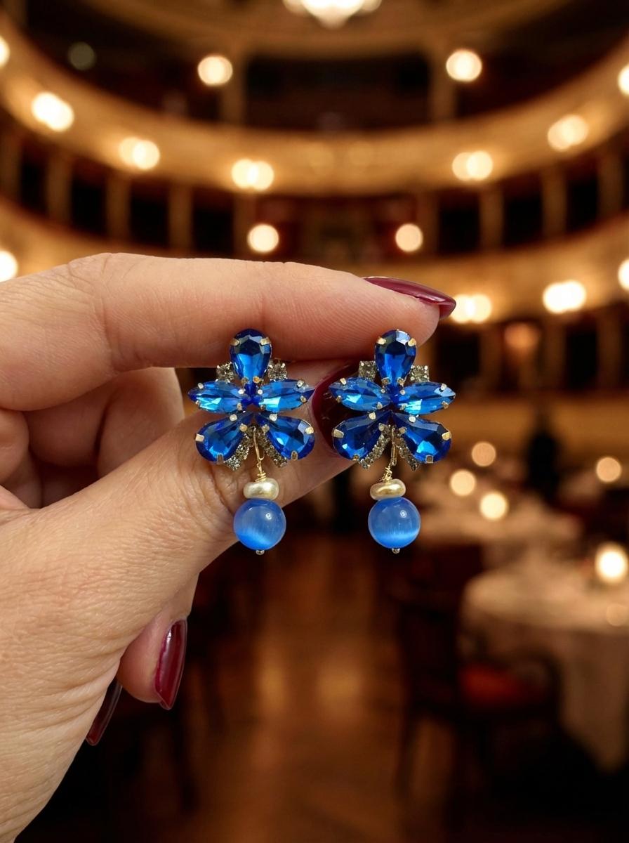 Orecchini a Lobo Fiore di Cristallo e Goccia Blu - immagine 3