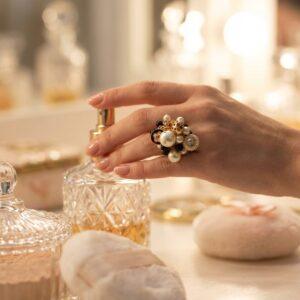 Anello Statement a Grappolo con Perle, Onice e Cristalli