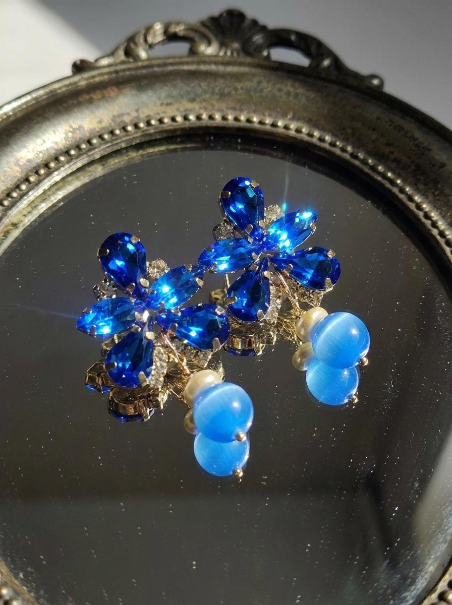 Orecchini a Lobo Fiore di Cristallo e Goccia Blu - immagine 6