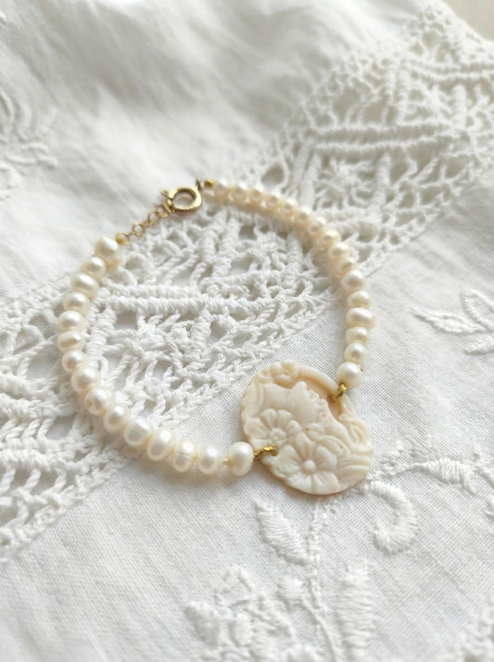Bracciale di Perle di Fiume con Cammeo Sardonico Figurativo - immagine 6