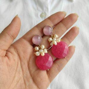 Orecchini Pendenti con Agata Fucsia e Perle di Fiume