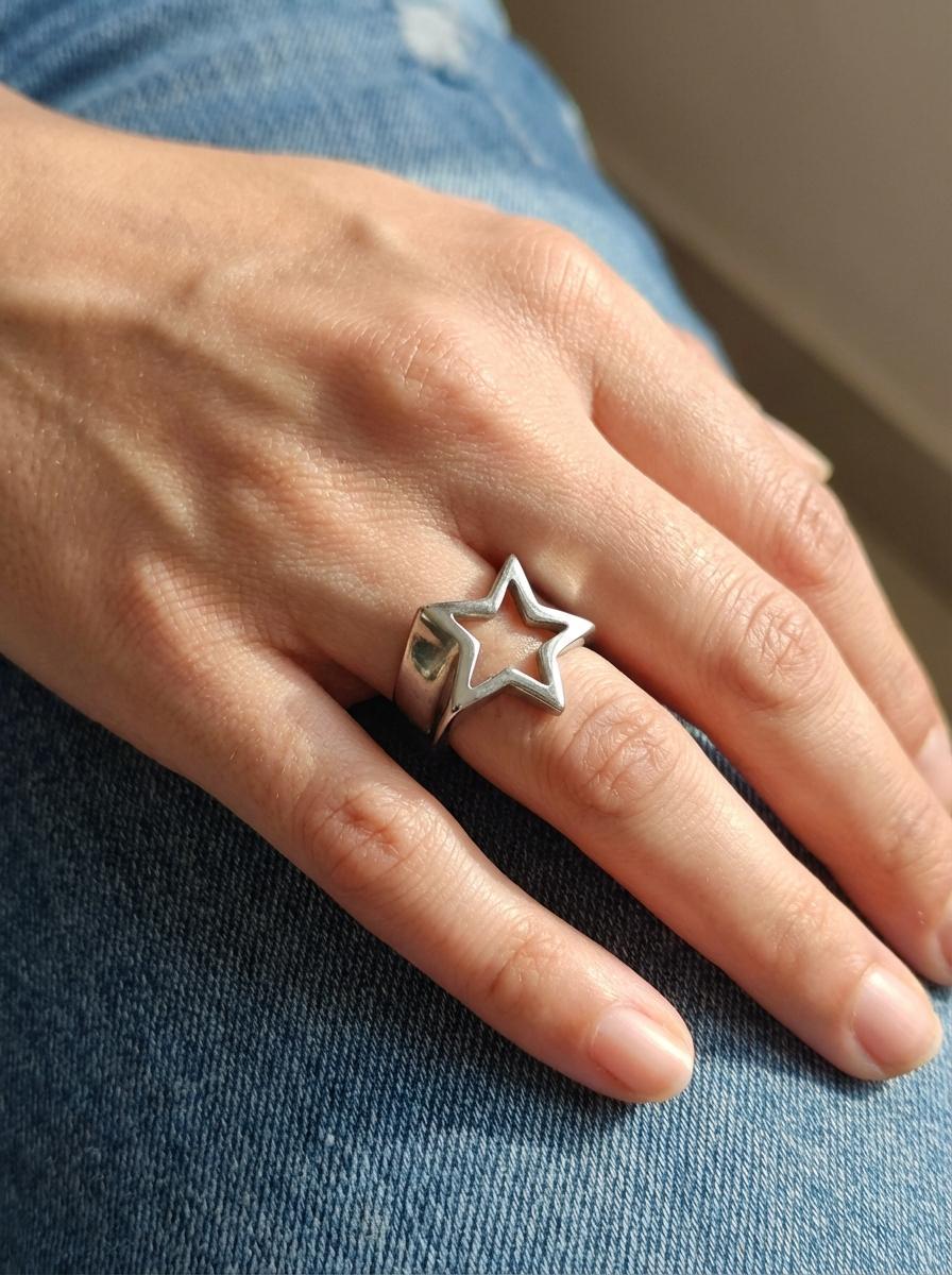 Anello Fascia in Acciaio Inox con Stella Traforata - immagine 3