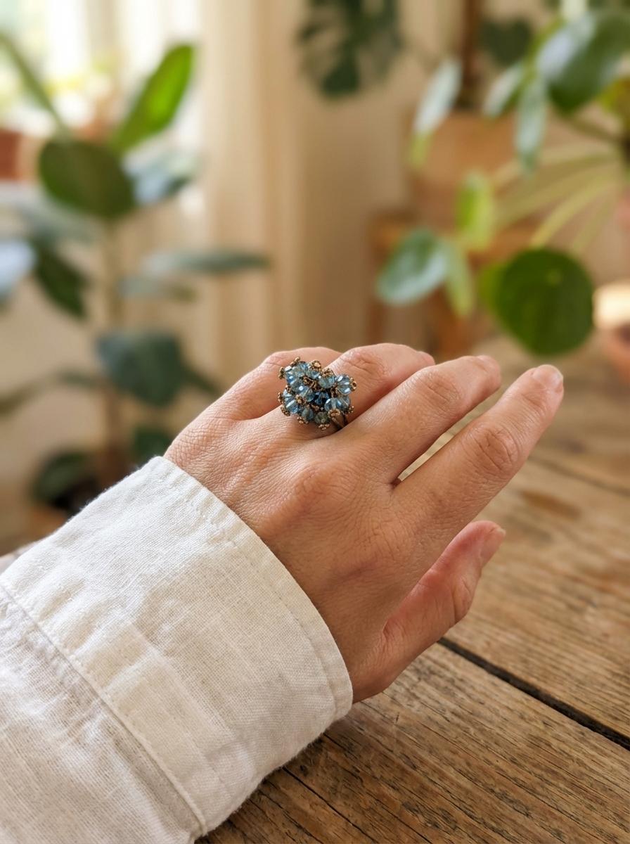 Anello Regolabile con Cristalli Blu a Grappolo - immagine 3