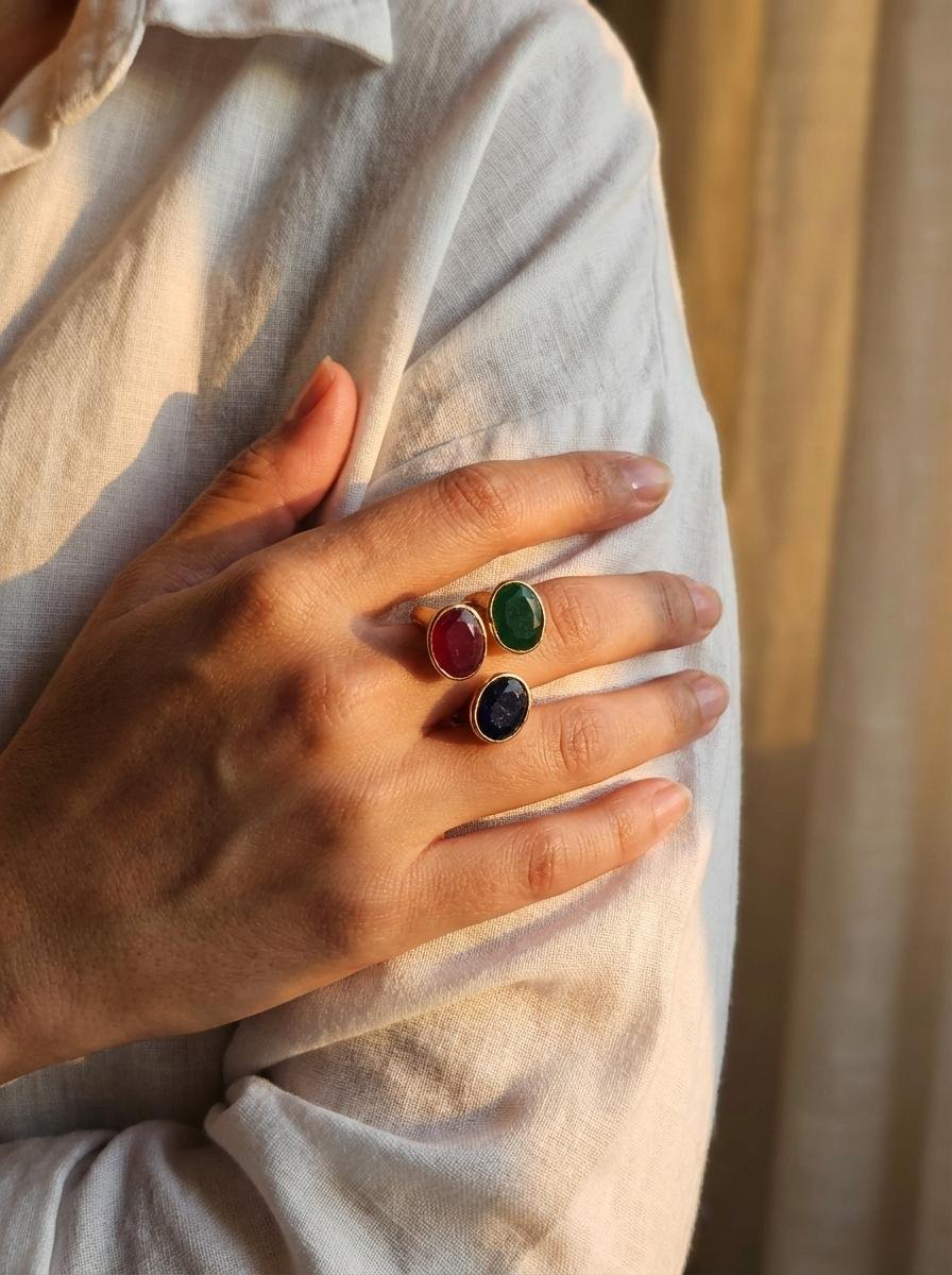 Anello Regolabile con Cristalli Tricolor Rosso Verde Blu - immagine 3