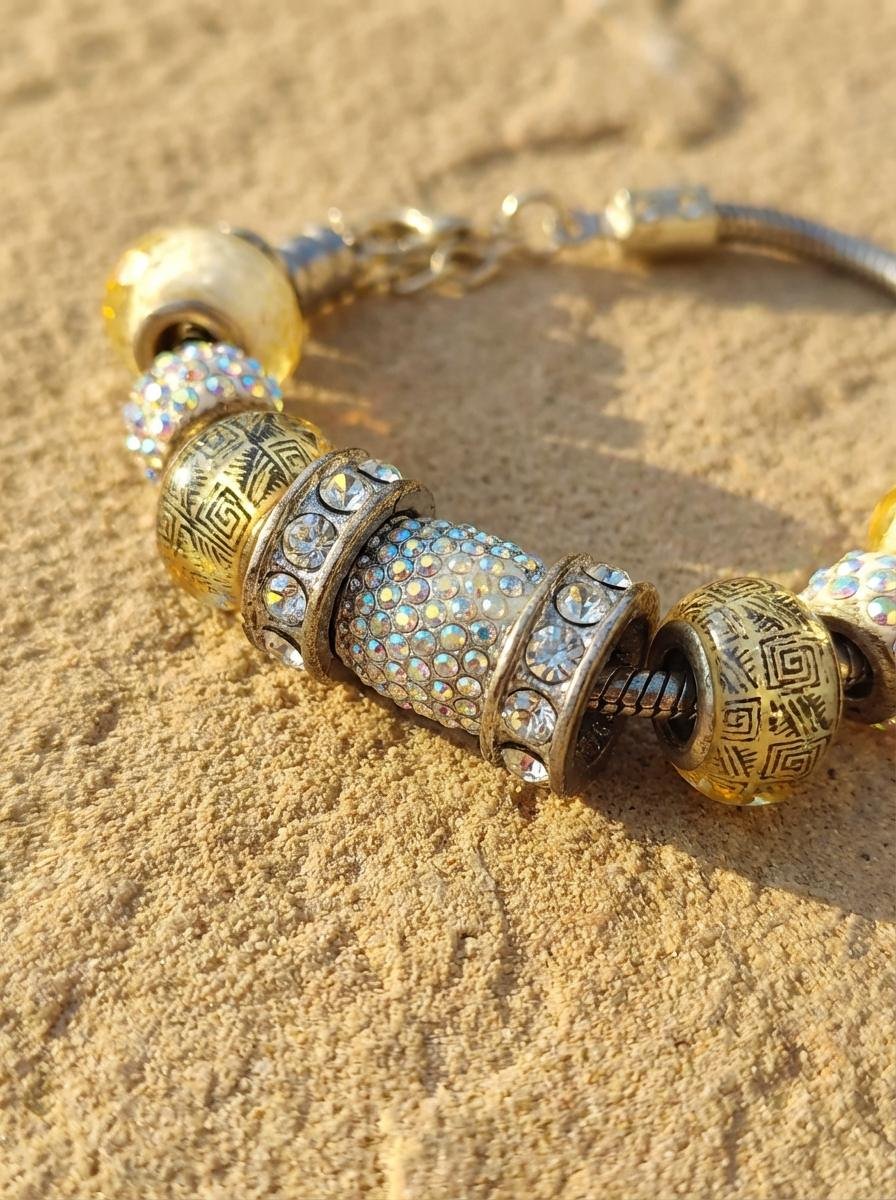 Bracciale Fantasy con Charms Gialli e Zirconi - immagine 4