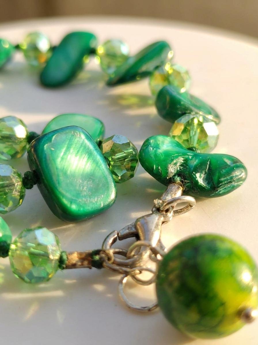 Bracciale Madreperla Verde e Cristalli Luminosi con Ciondolo - immagine 4