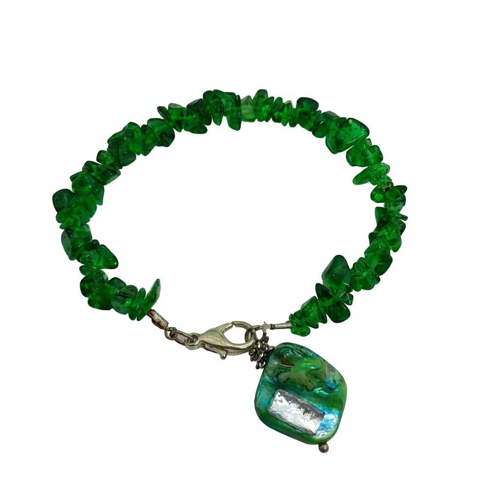 Bracciale in Pietre Naturali Verde Smeraldo con Ciondolo Madreperla
