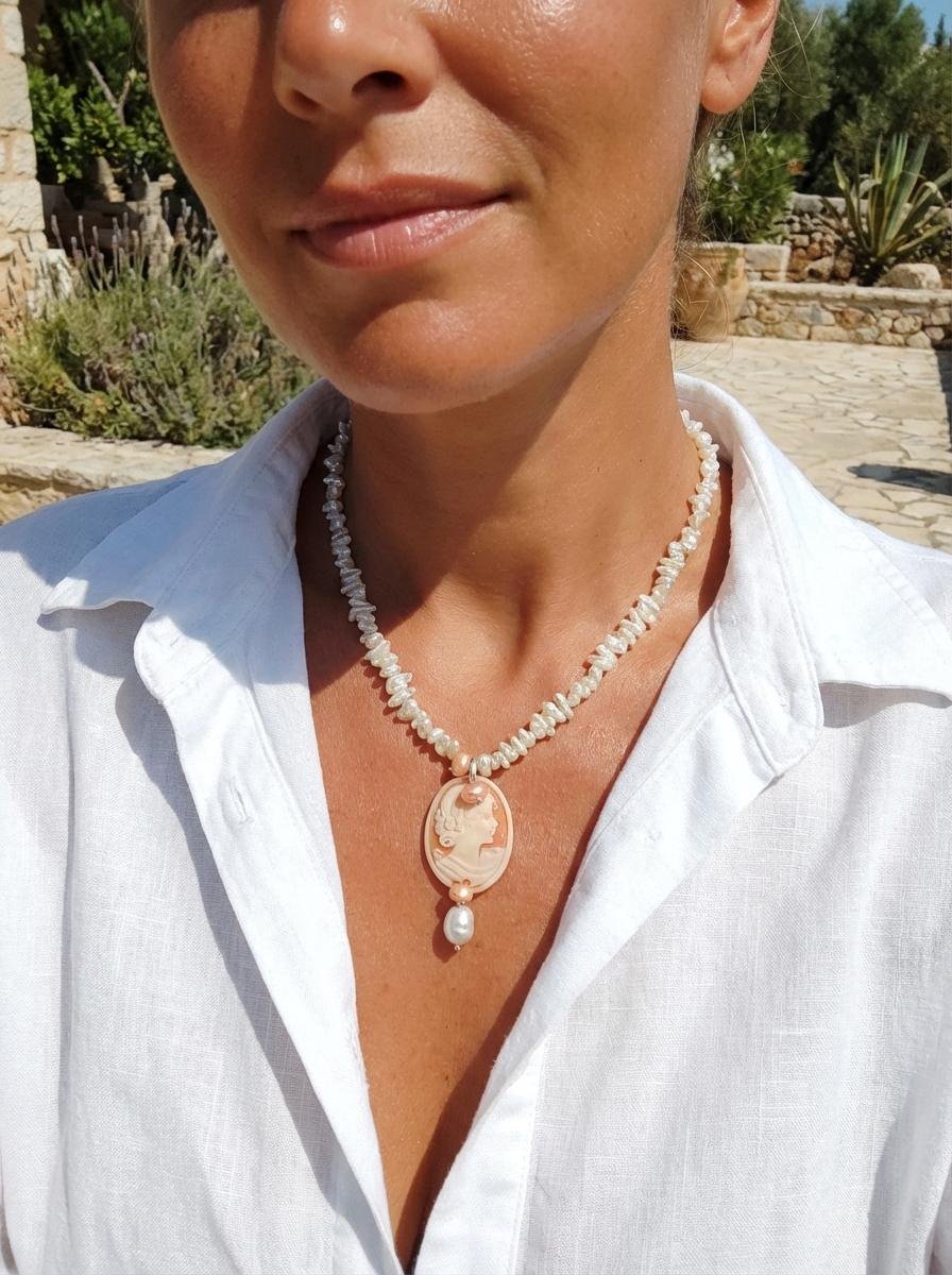 Collana Girocollo in Perle di Fiume con Cammeo Sardonico Originale - immagine 3