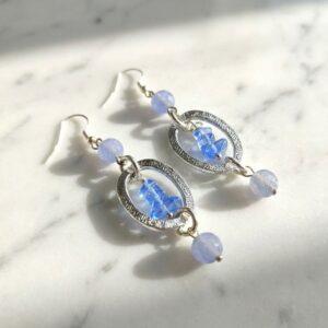 Orecchini Pendenti in Agata Blu con Cerchio in Zama