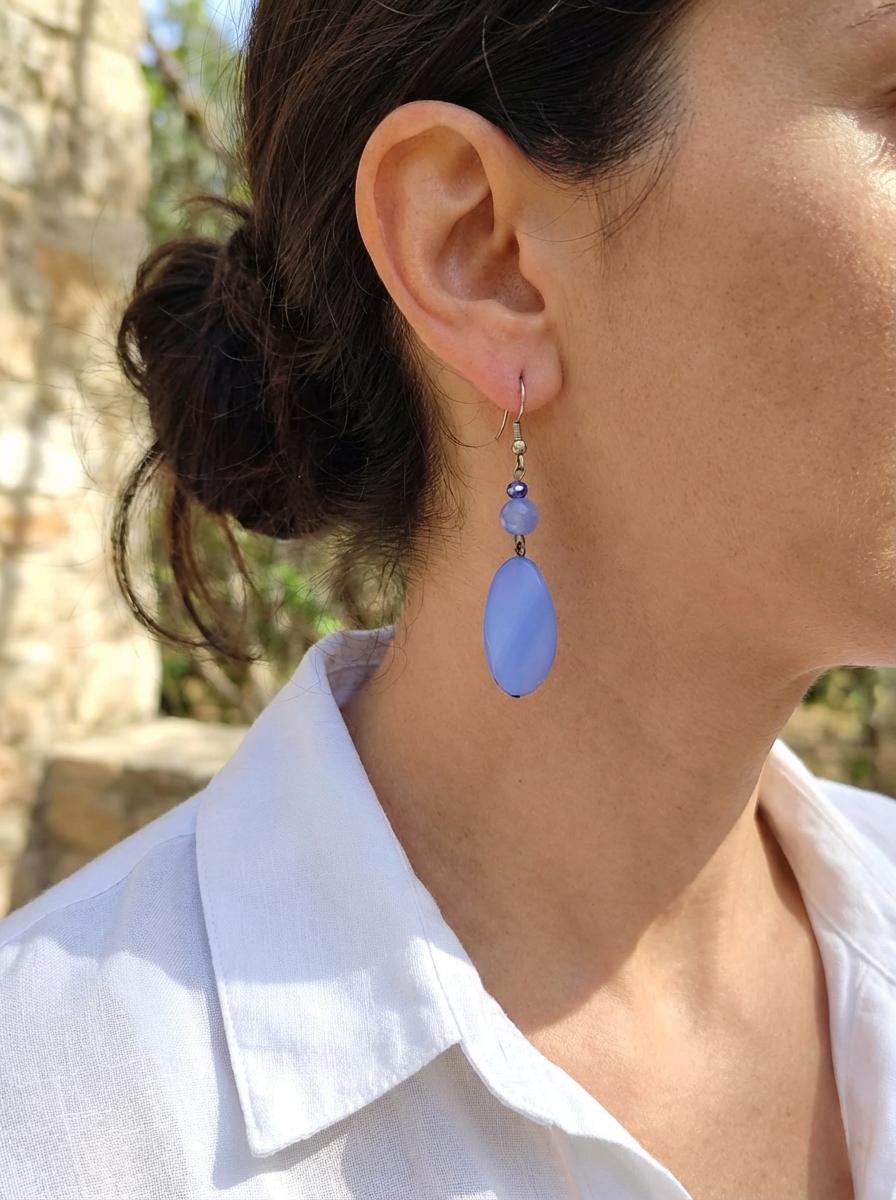 Orecchini Pendenti in Agata Blu e Goccia in Resina - immagine 3
