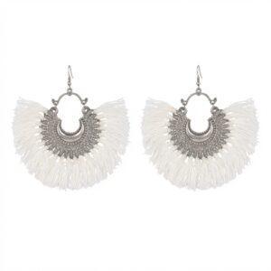 Orecchini Boho Chic con Frange Bianche e Metallo Argentato
