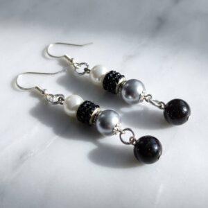 Orecchini Pendenti in Perle e Onice Nero con Zirconi